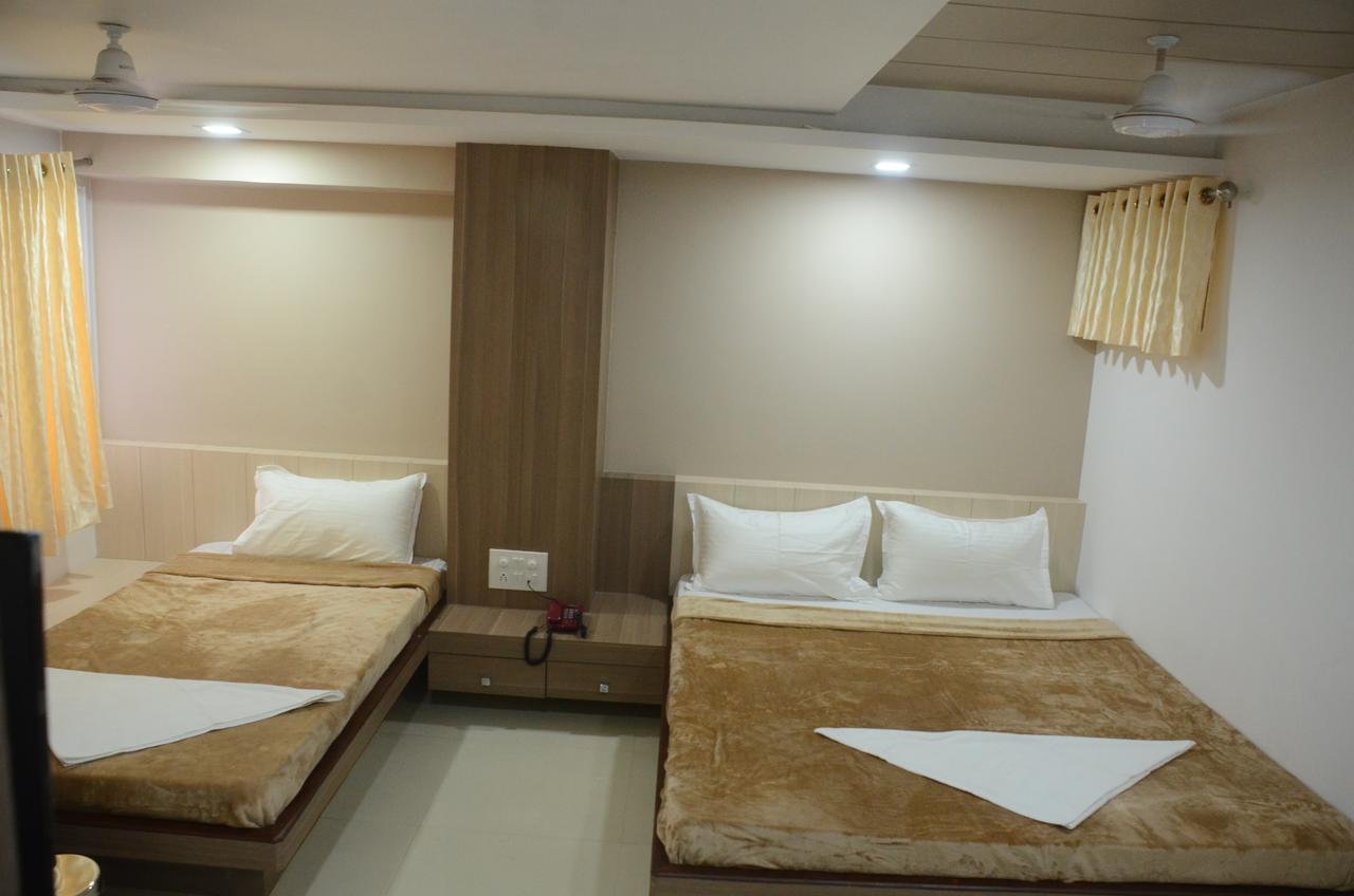 Hotel Ideal Vadodara Exterior foto