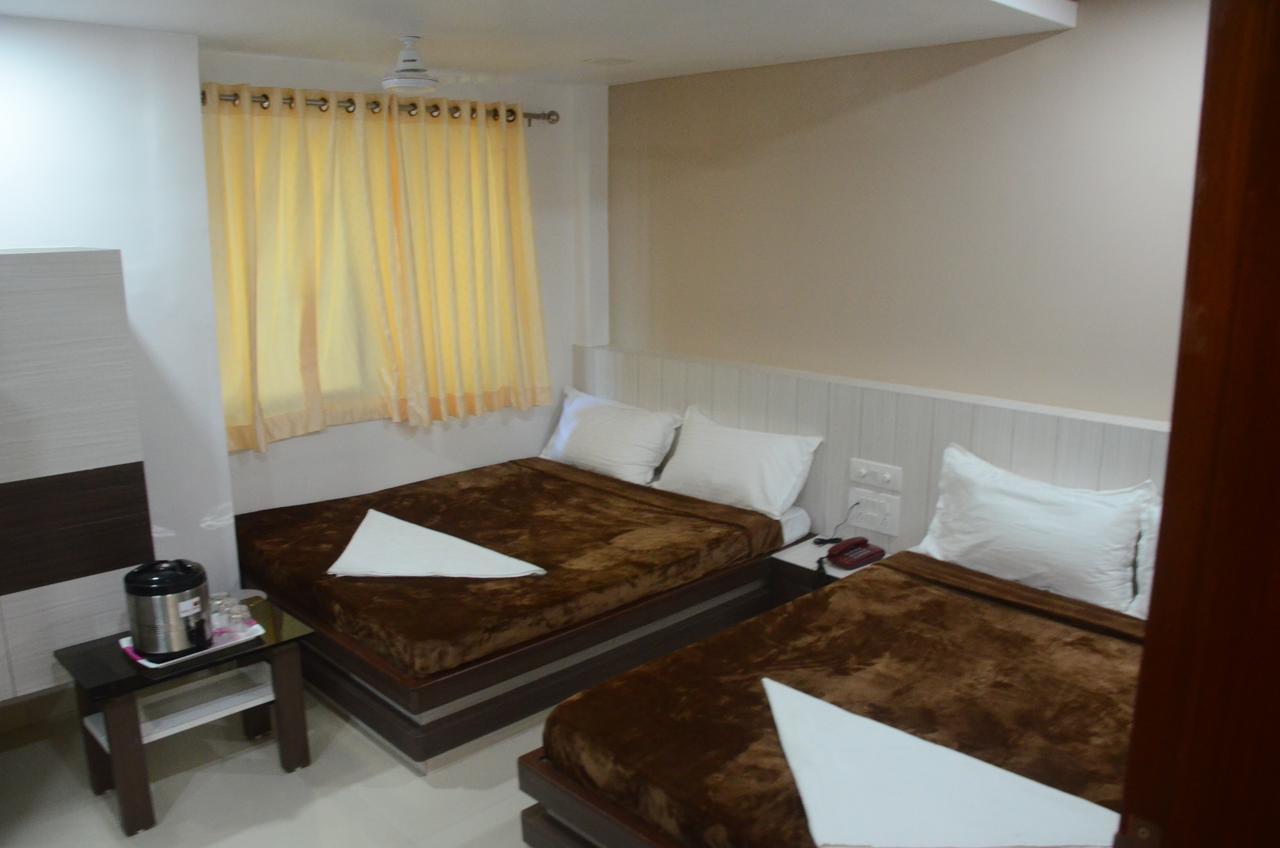 Hotel Ideal Vadodara Exterior foto