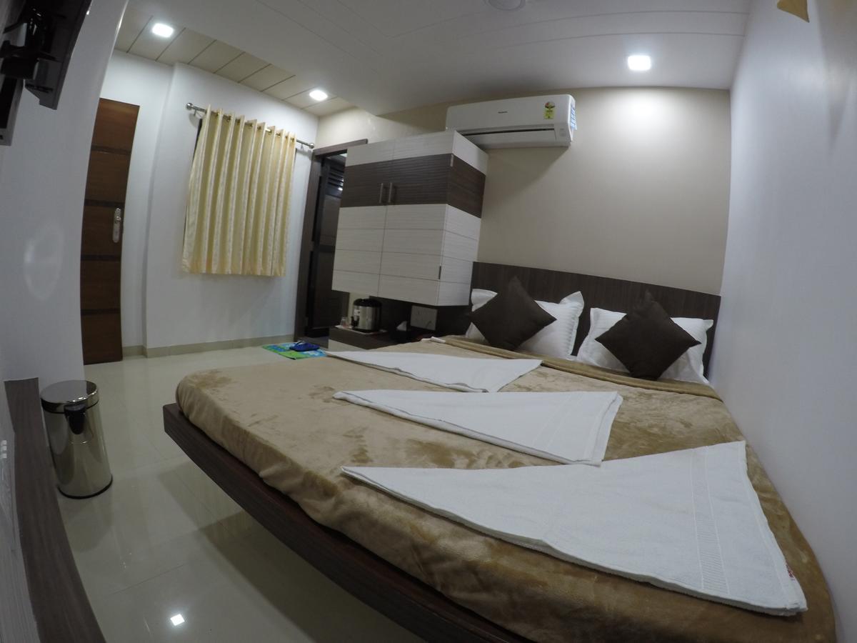 Hotel Ideal Vadodara Exterior foto