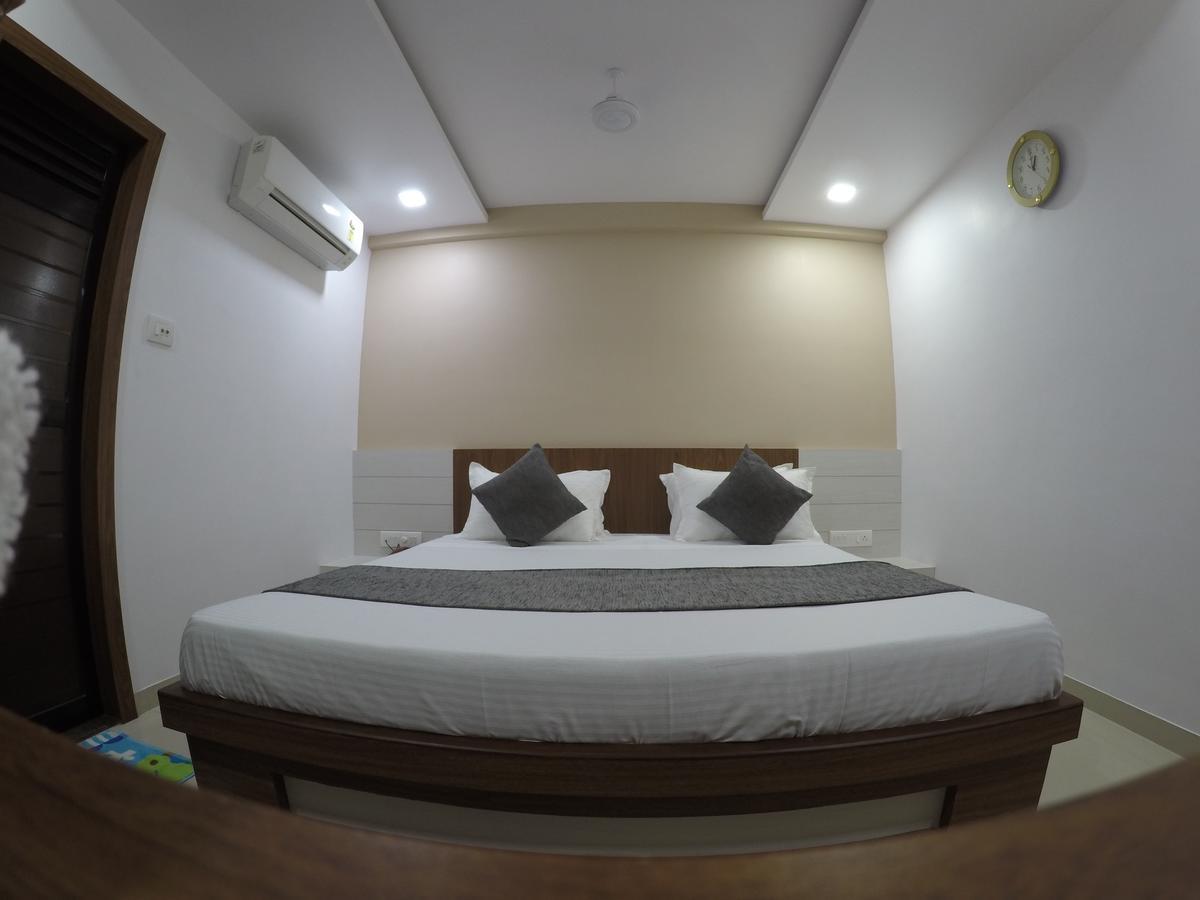 Hotel Ideal Vadodara Exterior foto