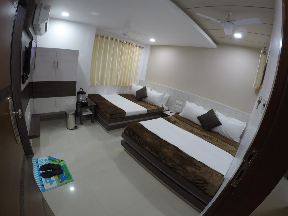 Hotel Ideal Vadodara Exterior foto