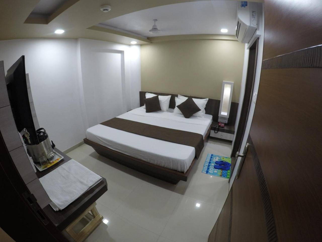 Hotel Ideal Vadodara Exterior foto