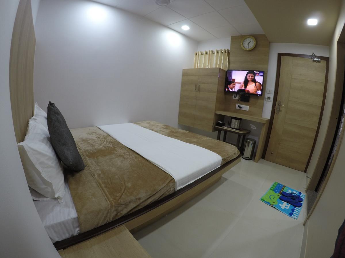 Hotel Ideal Vadodara Exterior foto