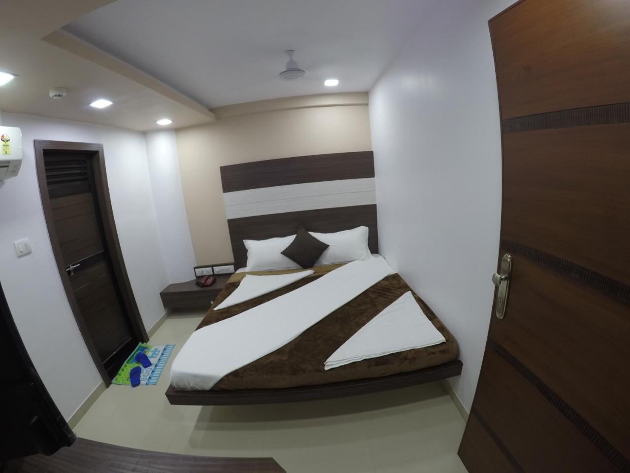 Hotel Ideal Vadodara Exterior foto