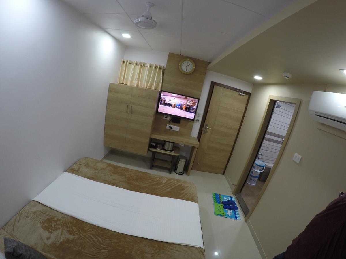 Hotel Ideal Vadodara Exterior foto